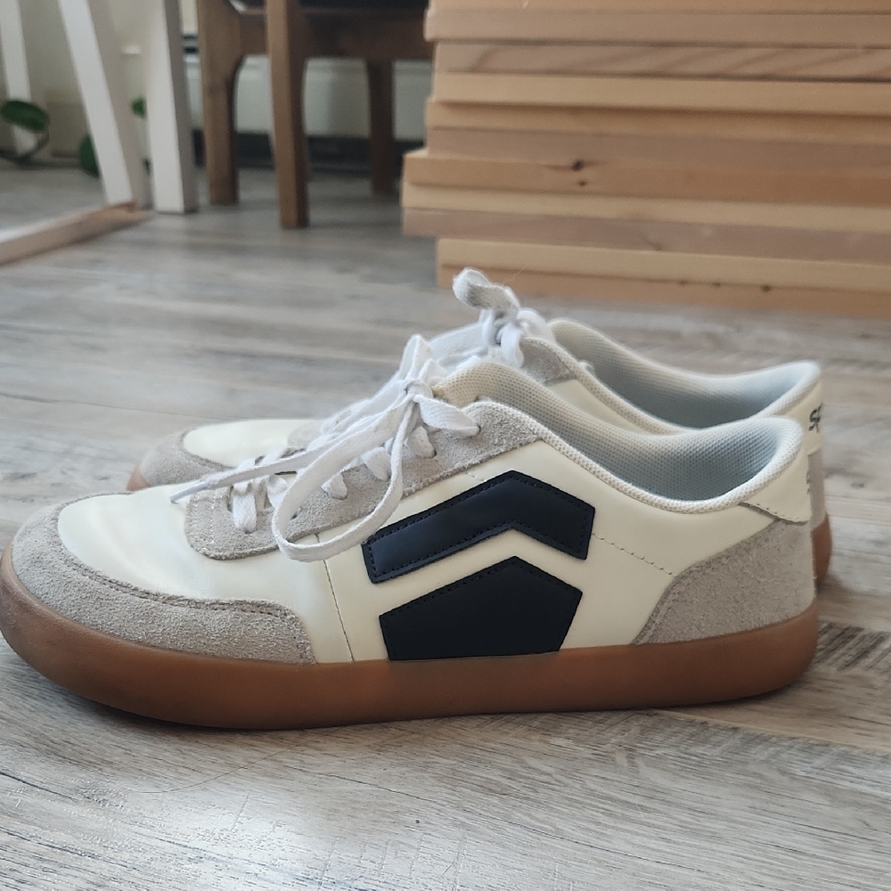 Splay barefoot sneakers